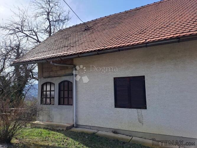 Povoljna viksa na vrhu brda