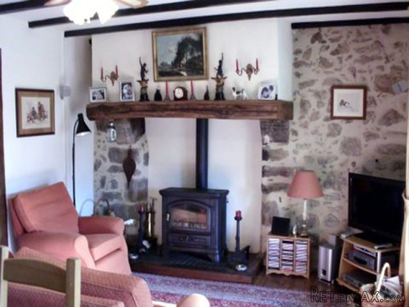 Lovely Renovated 4-Bedroomed Stone.. - 2