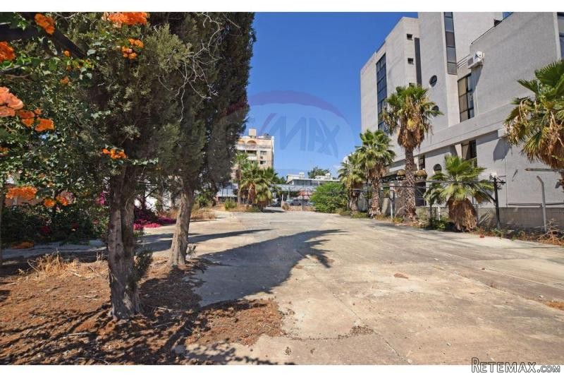 Plot of Land for Building - For Sale -..
