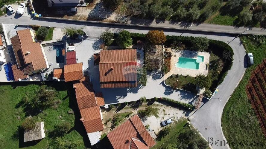 Istra , Poreč okolica - Samostojeća kuća sa 4 apartmana i ba - 2