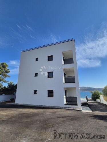 Seline/Starigrad - dvosoban stan 20 m od mora S1 - 3