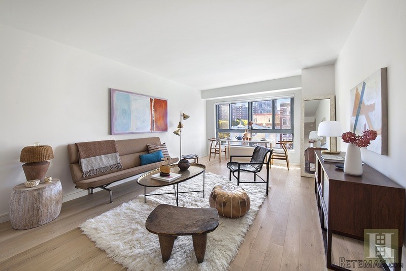 2 bedroom Apartment For Sale: 2231 ADAM..