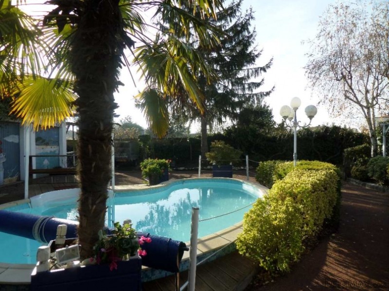 4 Bedroom House with Swimming Pool