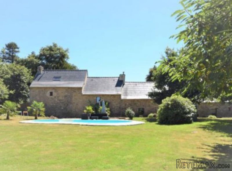 Country House with Swimming Pool