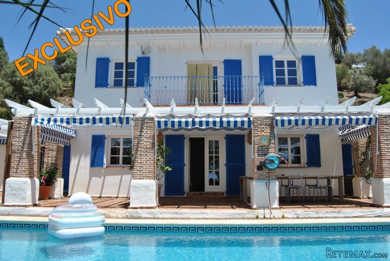 Villa for Sale in Sayalonga 465.000..