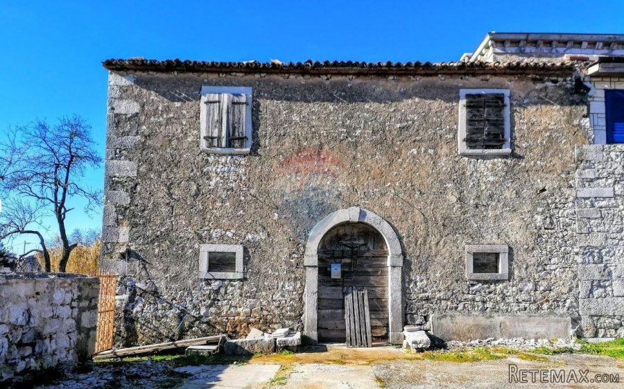 Poreč, okolica - prekrasna autohtona kuća za adaptaciju s ok