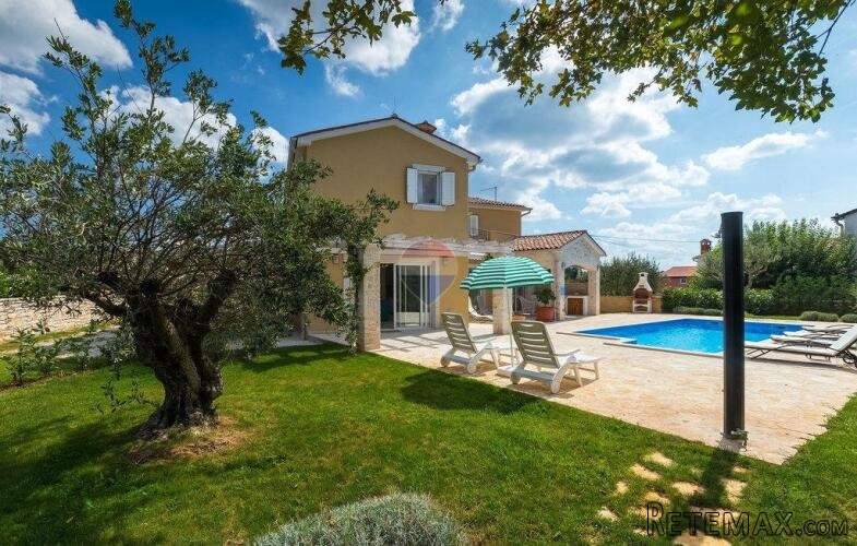 Istra, Sveti Lovreč - villa 200 m2, dvorište 537 m2, četiri - 2