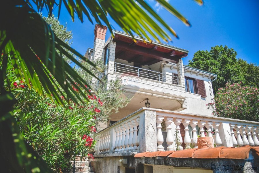 OPATIJA - POBRI, samostojeća kuća 200m2