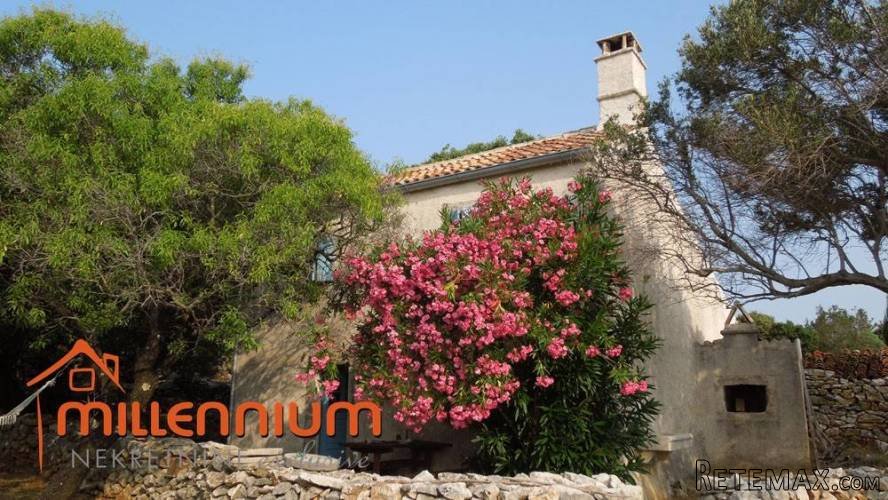 Otok Cres, kućica okružena s čak 77.300m2 zemljišta - 2
