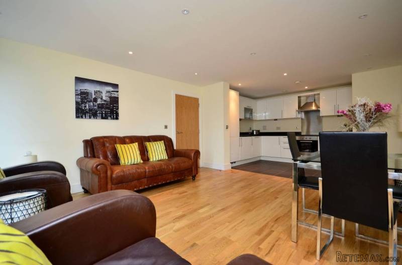 Canary Wharf, E14 9EZ [ID: 301IC]