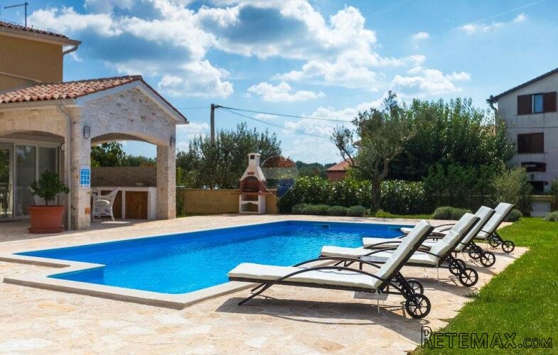 Istra, Sveti Lovreč - villa 200 m2, dvorište 537 m2, četiri - 3
