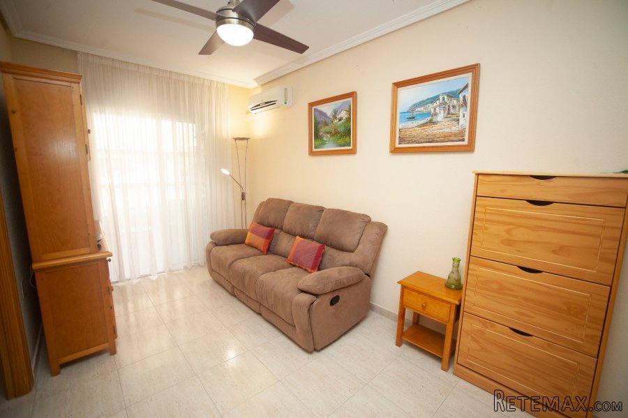 Piso en la planta tercera de 2 dormitorios, 1 baño, cocina..