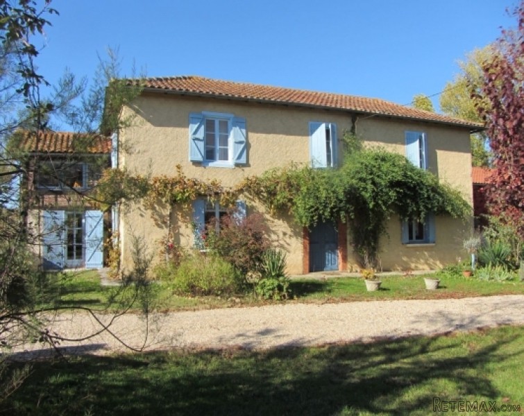 Pretty Gascon farmhouse with gite & 1..
