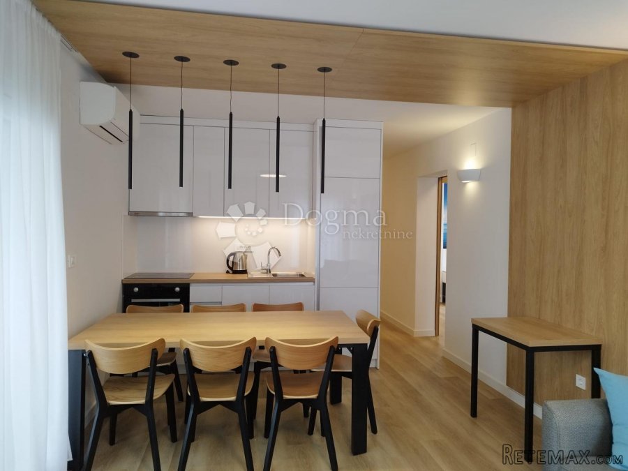 MODERNI VELIKI APARTMAN - MALINSKA - 350M OD MORA - 4