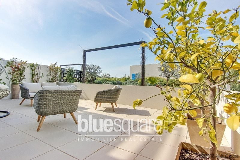 For sale in Antibes, 2 bedroom garden..