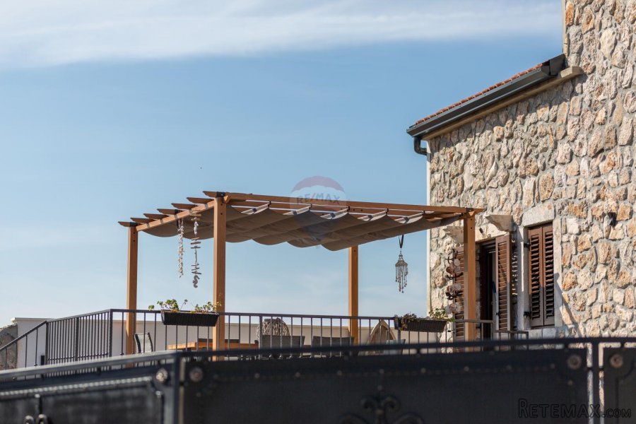 Otok Krk, Risika, luksuzna vila s bazenom, 240 m2
