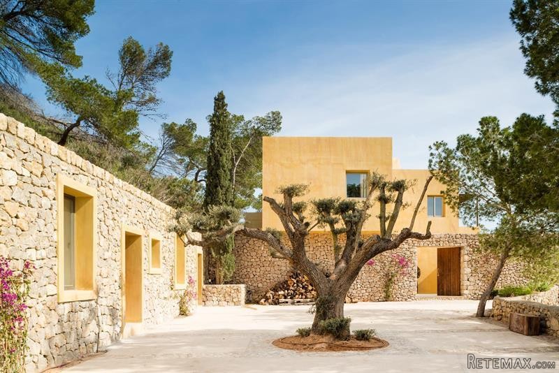 6 bedroom Villa For Sale: Roca Llisa.. - 2