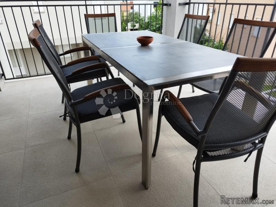 MODERNI VELIKI APARTMAN - MALINSKA - 350M OD MORA - 7