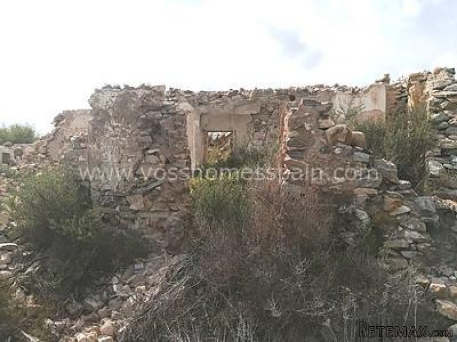 An URBAN plot of 309m2 land for sale, with beautiful.. - 9