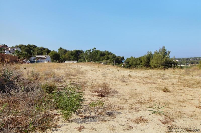 Building plot with lovely views to.. - 2