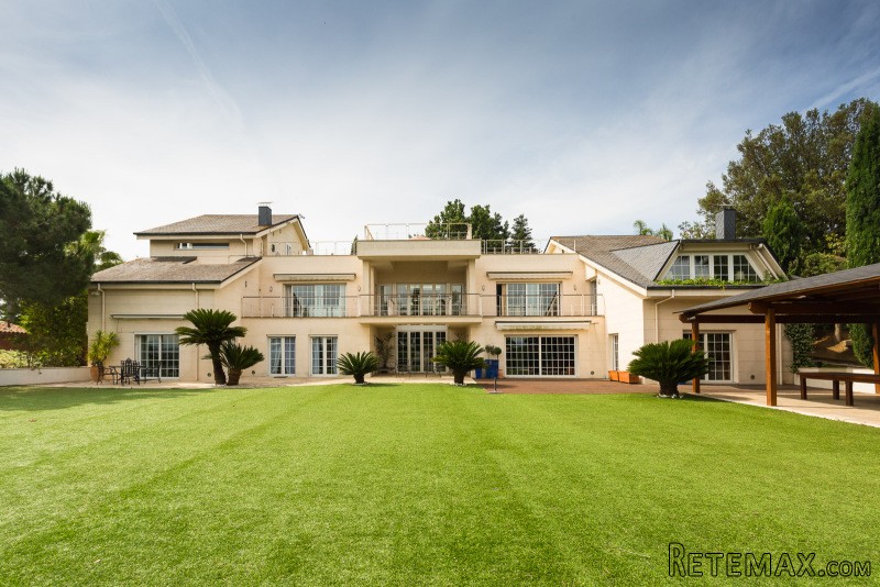 Exclusive 900 sq. m. house for sale in.. - 2