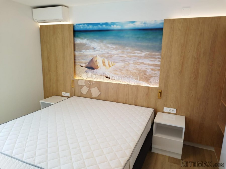 MODERNI VELIKI APARTMAN - MALINSKA - 350M OD MORA - 9
