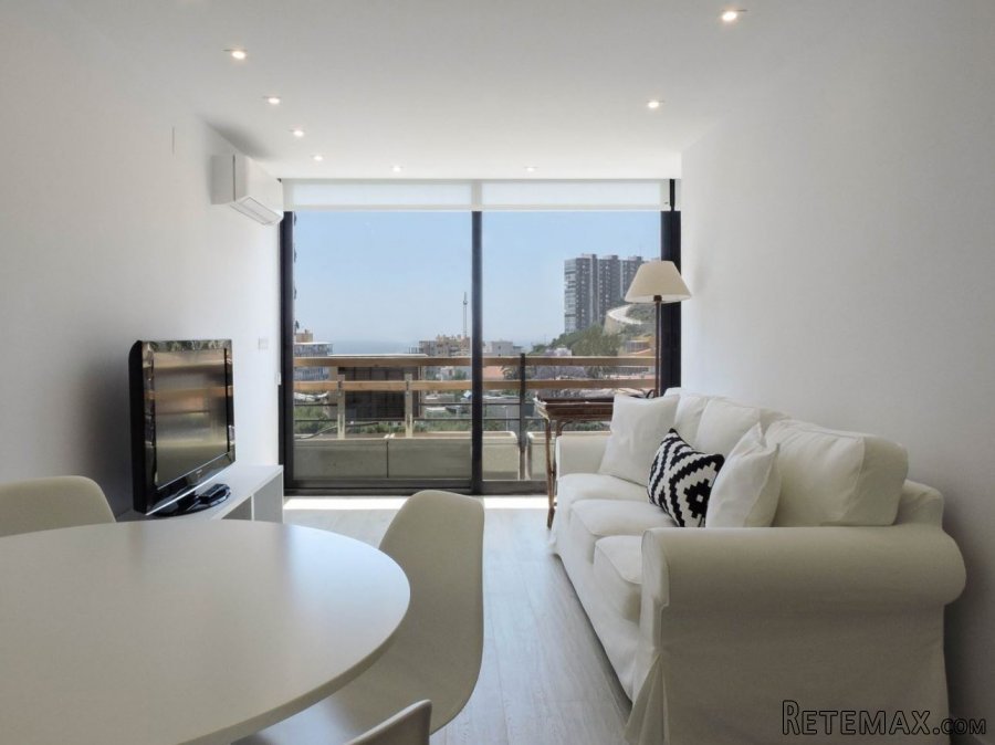 Piso reformado a tan solo 50 metros del mar con licencia..