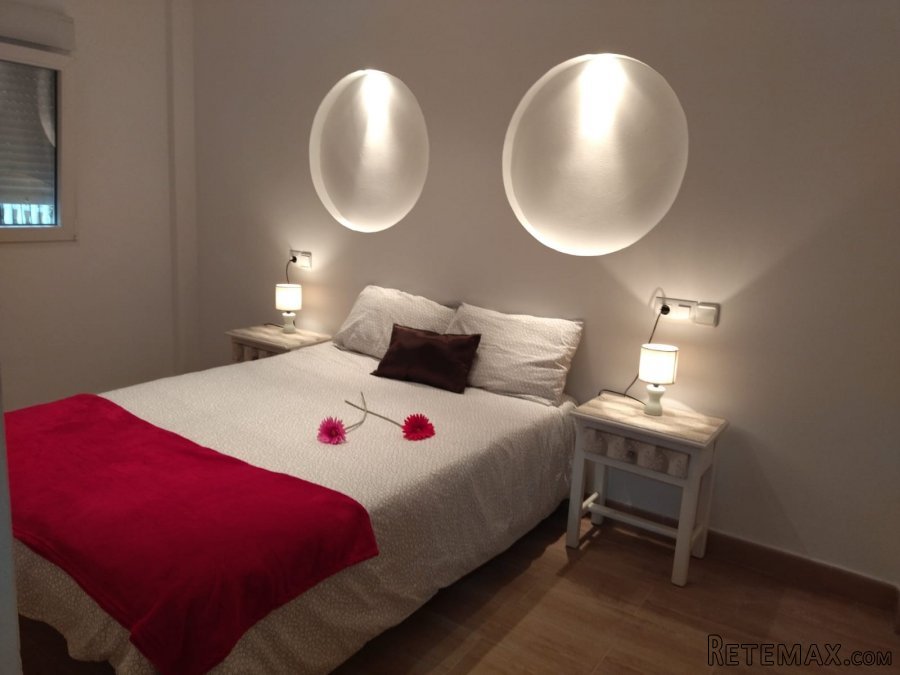 La propiedad tiene 2 habitaciones 1 baño con 55 m2 de casa..