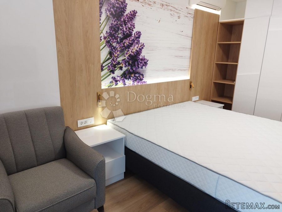 MODERNI VELIKI APARTMAN - MALINSKA - 350M OD MORA - 10