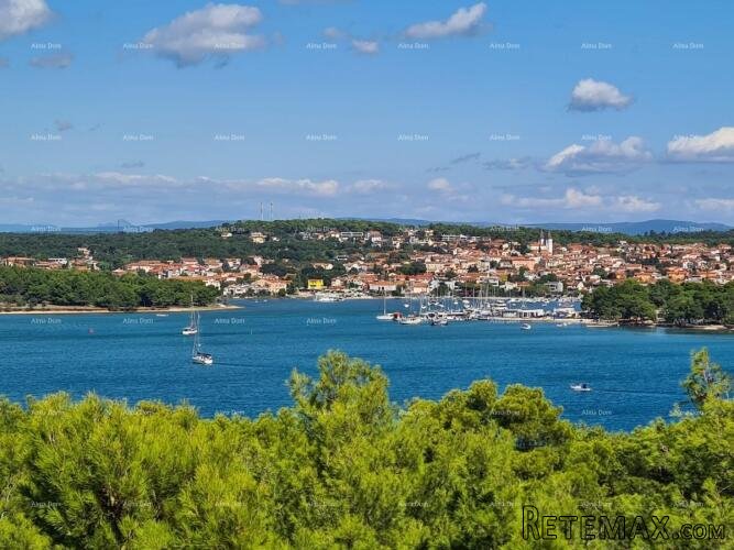 Istra. Premantura.Troetažni stan s krovnom terasom! 100.. - 2