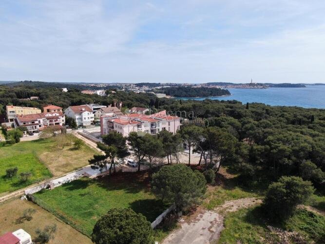 ISTRA ,ROVINJ -MODERNA VILA SA PROSTRANOM OKUĆNICOM ! - 3