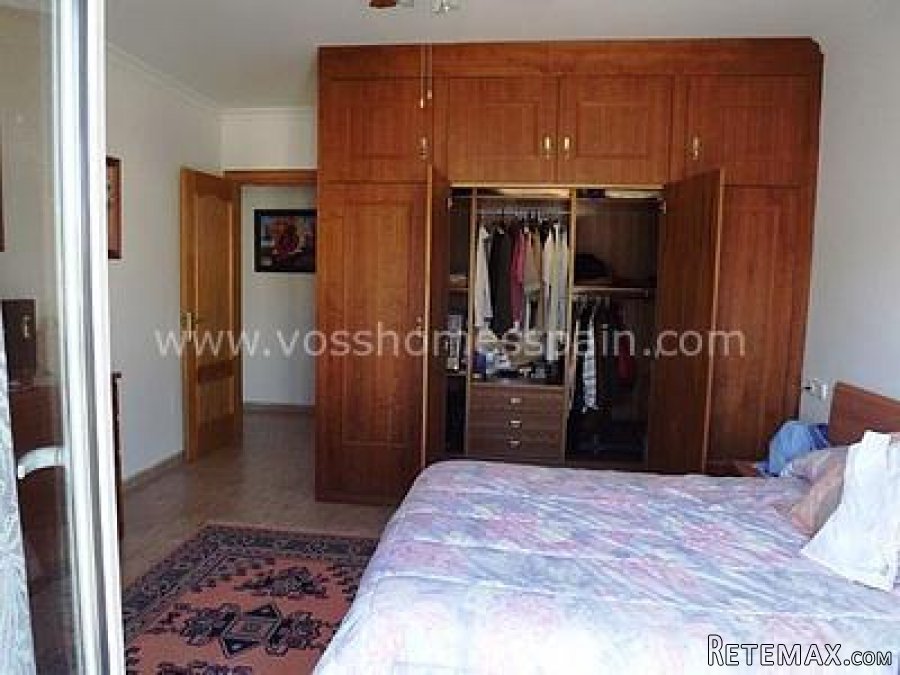 Very spacious and luxurious end of row, duplex property.. - 3