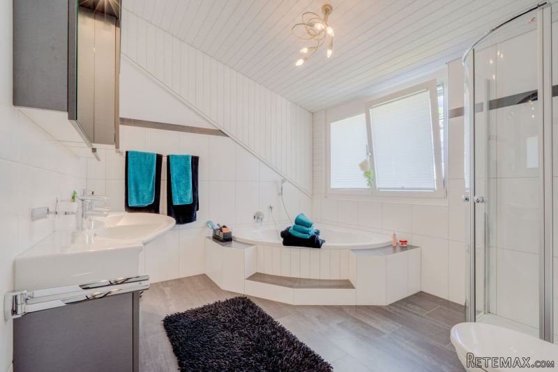 SPACIOUS ROOFTOP APARTMENT WITH.. - 2