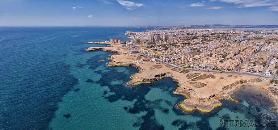 This residence is located near the coves of Torrevieja with.. - 8