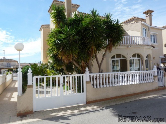 Townhouse&nbsp; Property Type: &nbsp;3&nbsp;Bedrooms 2..