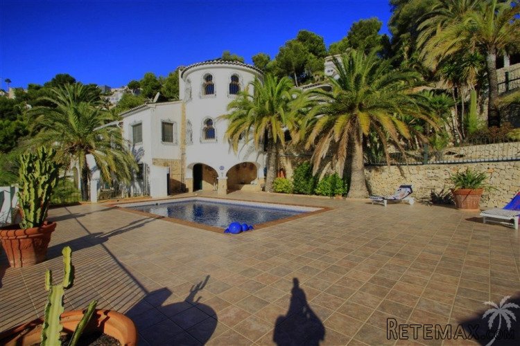 Panoramic sea view villa in Moraira for sale. A driveway.. - 2