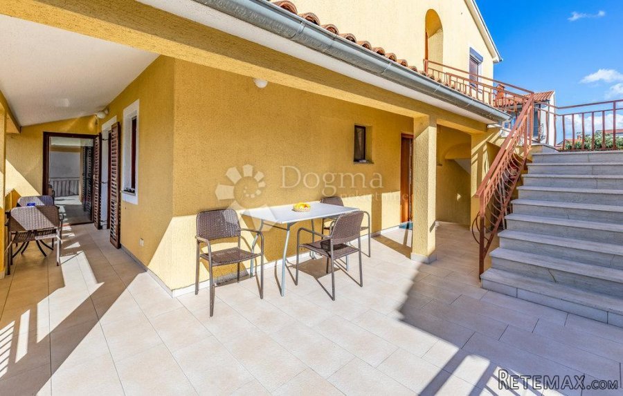 Predivna apartmanska kuća sa bazenom - 2