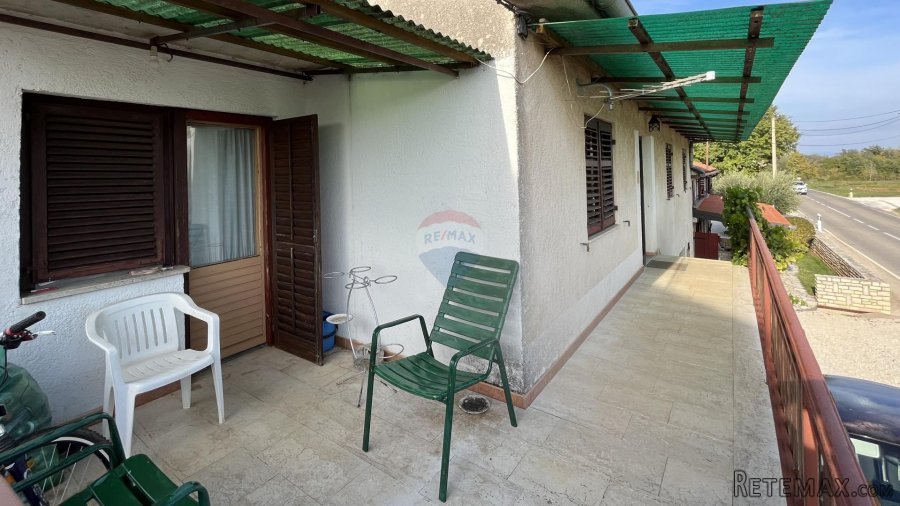 Višnjan - okolica, dvojna kuća sa puno potencijala - 3