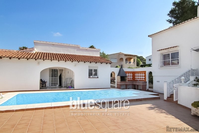 2 Villas on a large plot