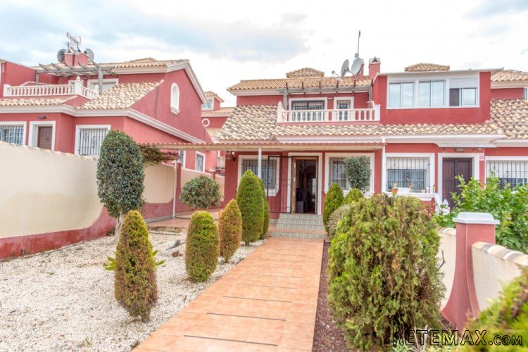 &nbsp; 3 Bedroomed Townhouse with Garage..
