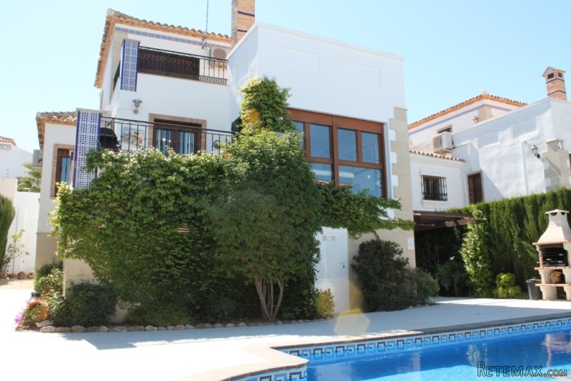 3 Bedrooms - Villa - Alicante - For Sale