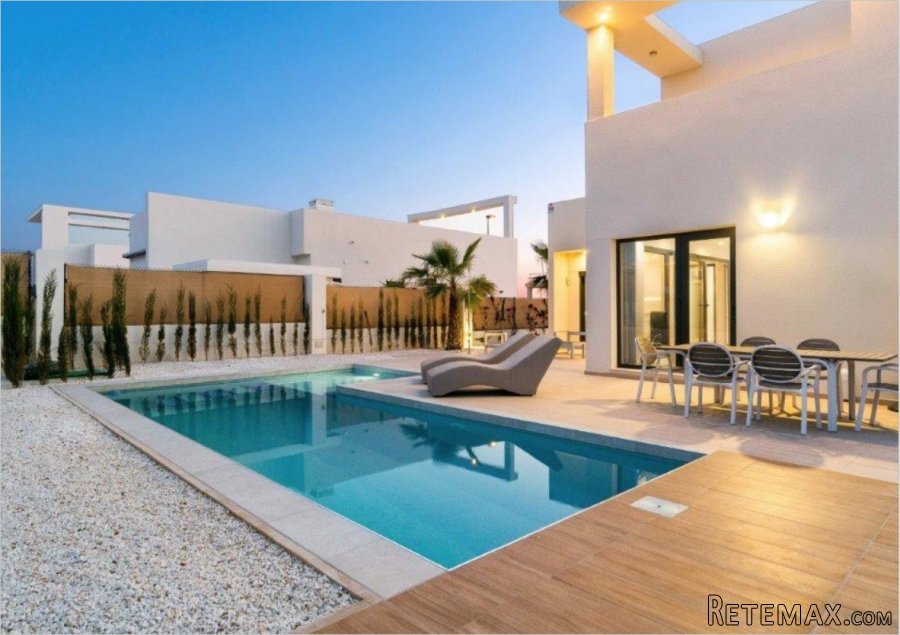 Benijofar is just a few minutes from Rojales, Ciudad..