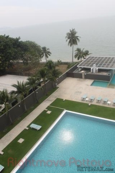2 Bedroom Condo for sale in Wongamat -..