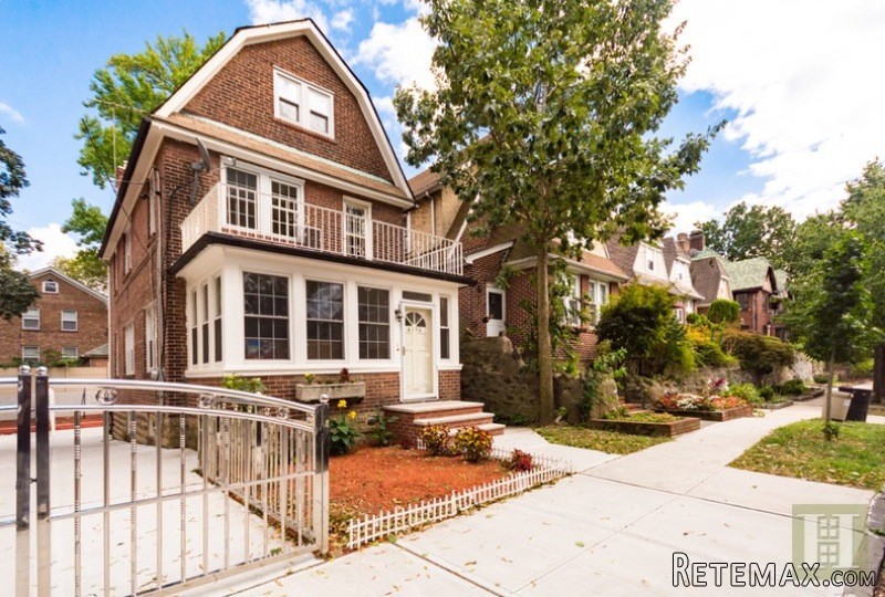 5 bedroom House For Sale: 6136 TYNDALL..