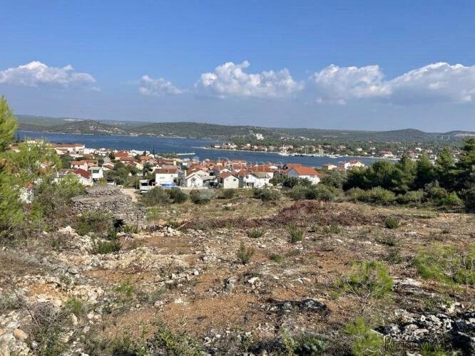 BILICE KOD ŠIBENIKA GRAĐEVINSKO ZEMLJIŠTE 5000 m2 - 2