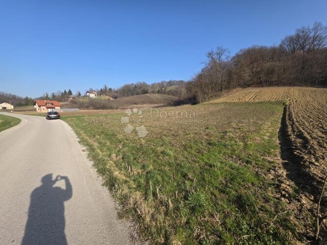 Građevinsko zemljište 1.176 m² – ravan teren, mirna lokacija - 2