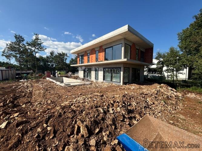 MODERNA KUĆA S BAZNOM U PREKRASNOM OKRUŽENJU - 3