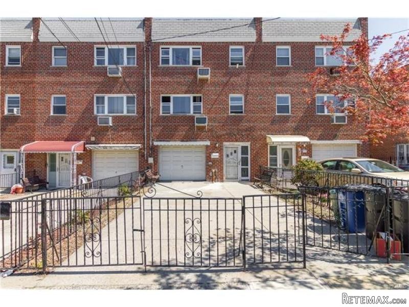 7 bedroom Flat For Sale: 1742 Bogart..