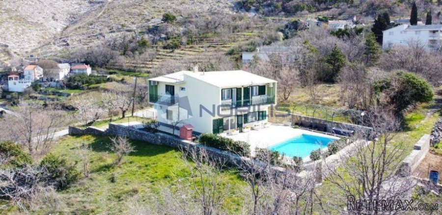 Split, Donje Sitno, kuća za odmor 152 m2, bazen