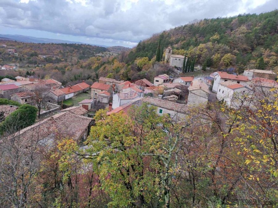 Pazin, Lupoglav, kamena kuća za adaptaciju s prostranim pogl